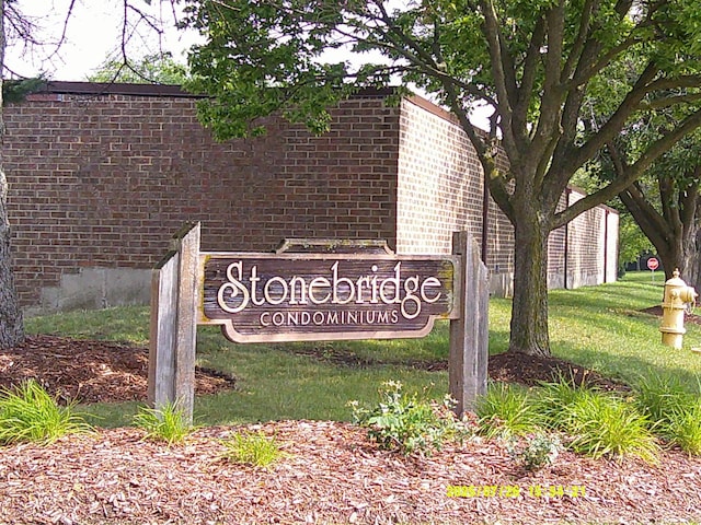 5 E Carriageway Dr Unit 210, Hazel Crest, IL 60429 - photo 1
