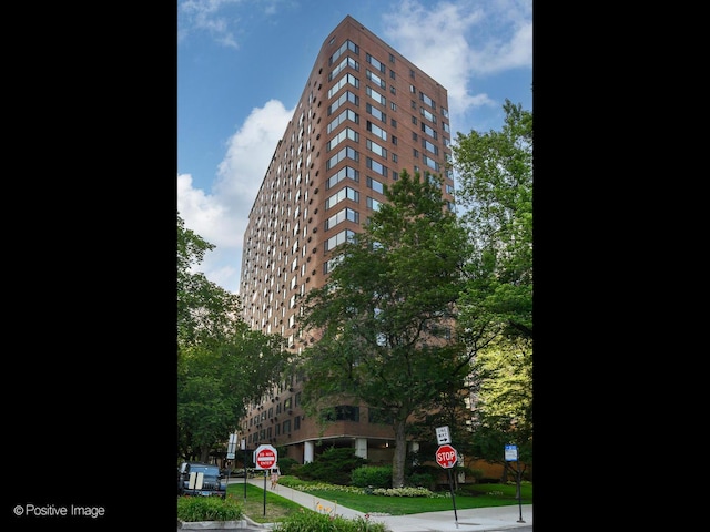 3100 N Lake Shore Dr Unit 208, Chicago, IL 60657 - photo 1