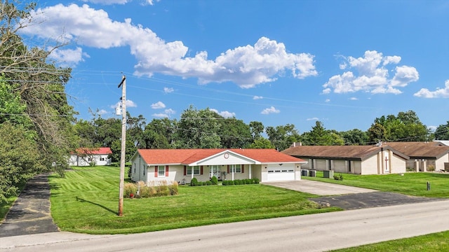 713 N Broadway St, Newman, IL 61942 - photo 3