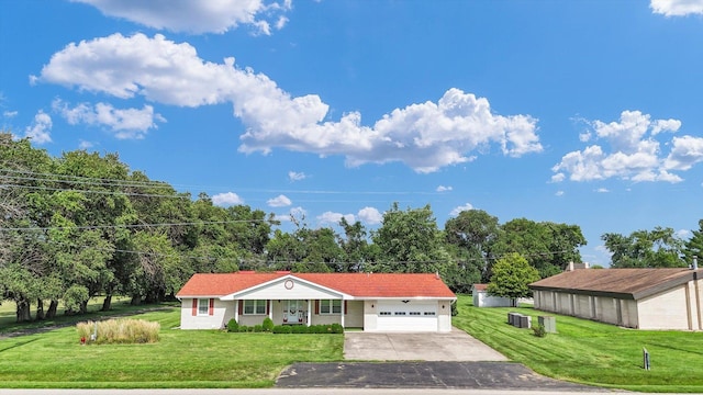 713 N Broadway St, Newman, IL 61942 - photo 4