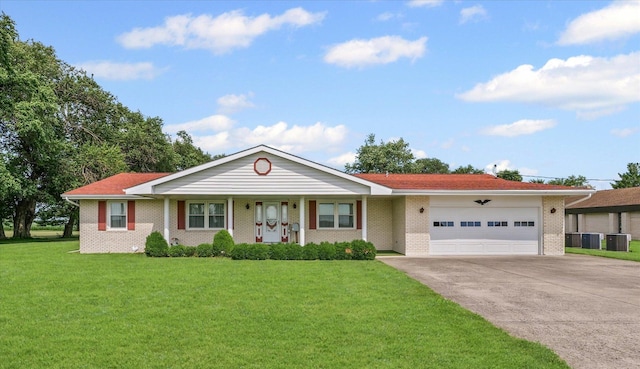 713 N Broadway St, Newman, IL 61942 - photo 5
