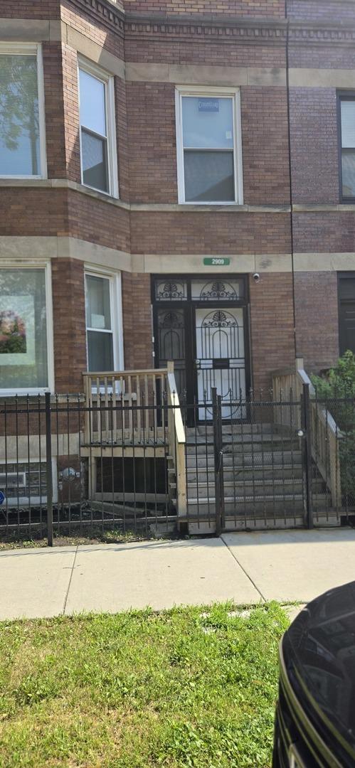 2909 W Harrison St, Chicago, IL 60612 - photo 2