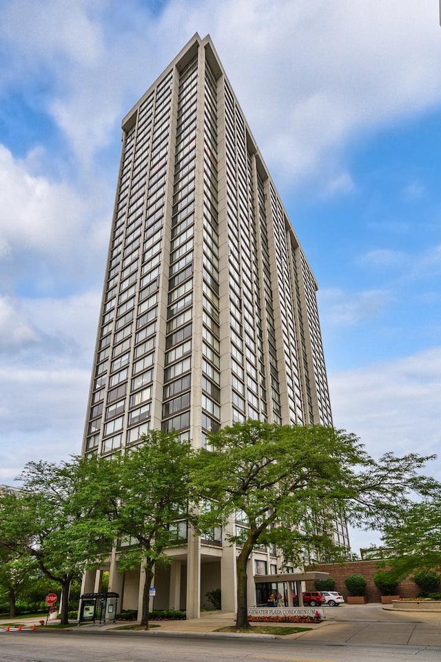 5455 N Sheridan Rd Unit 1811, Chicago, IL 60640 - photo 1