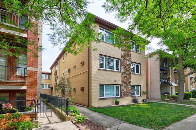 5472 W Higgins Ave Unit 1A, Chicago, IL 60630 - photo 1