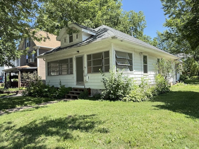 1557 S Oak Ave, Freeport, IL 61032 - photo 1