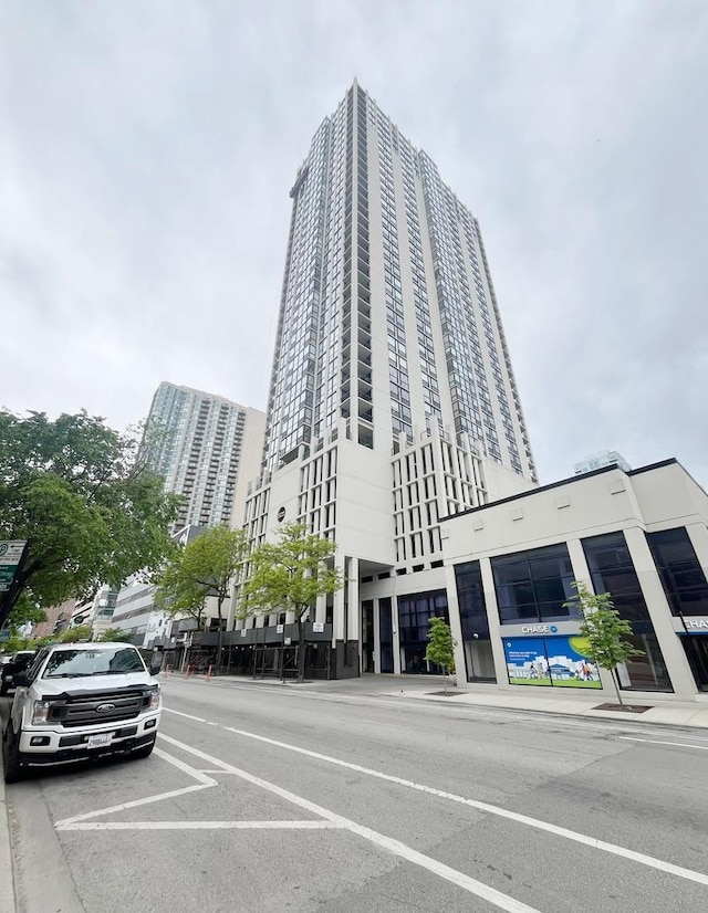 1122 N Clark St Unit 1702, Chicago, IL 60610 - photo 1