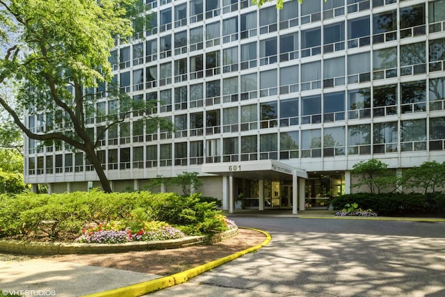 601 E 32nd St Unit 801, Chicago, IL 60616 - photo 1