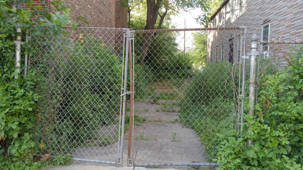 914 W 50th Pl, Chicago, IL 60609 - photo 1