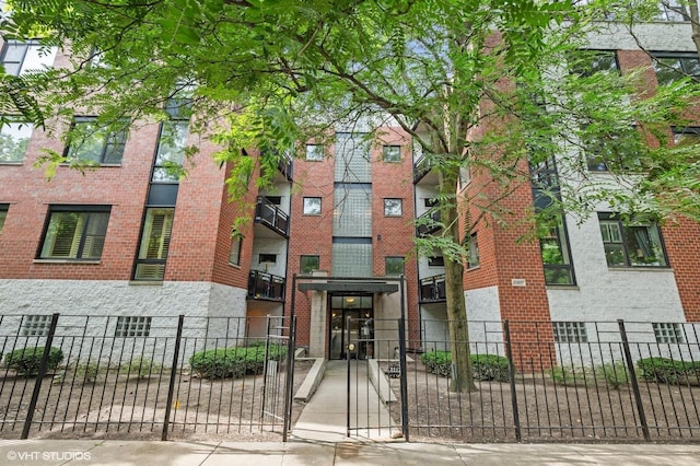 2307 W Wolfram St Unit 515, Chicago, IL 60618 - photo 1