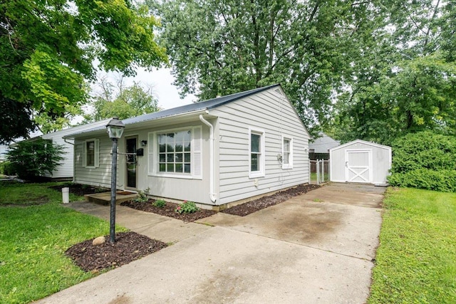307 Meadows Ave, Bloomington, IL 61701 - photo 1