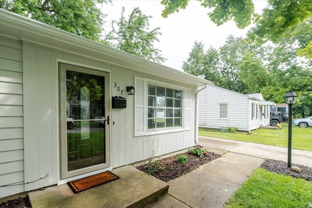 307 Meadows Ave, Bloomington, IL 61701 - photo 2