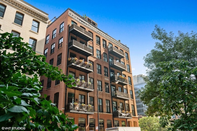154 W Hubbard St Unit 404, Chicago, IL 60654 - photo 1