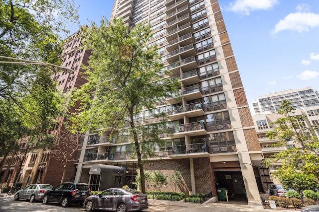2740 N Pine Grove Ave Unit 14G, Chicago, IL 60614 - photo 1