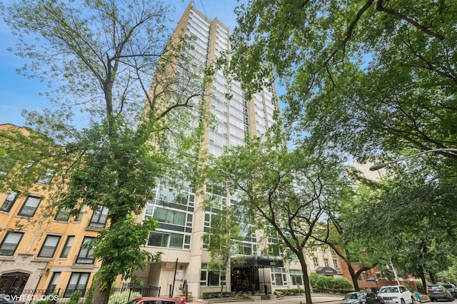 2728 N Hampden Ct Unit 401, Chicago, IL 60614 - photo 1