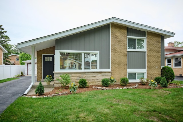 8926 Natoma Ave, Morton Grove, IL 60053 - photo 1