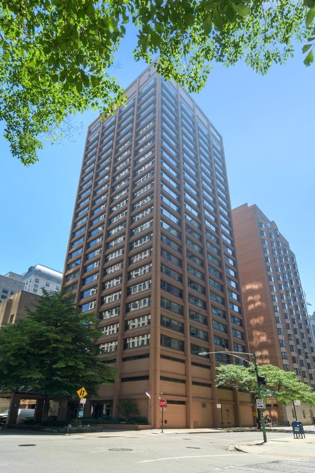 247 E Chestnut St Unit 602, Chicago, IL 60611 - photo 1
