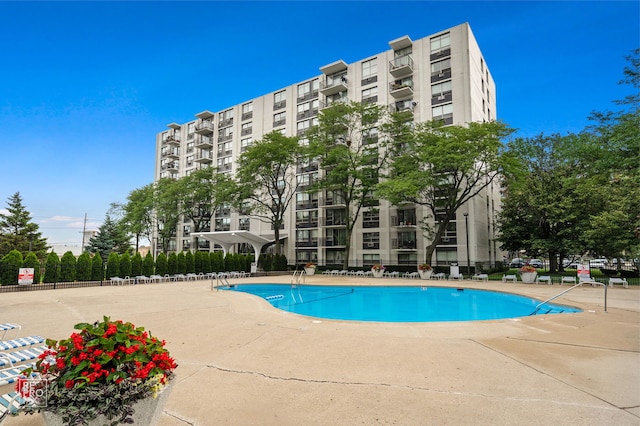 9001 Golf Rd Unit 3C, Des Plaines, IL 60016 - photo 2