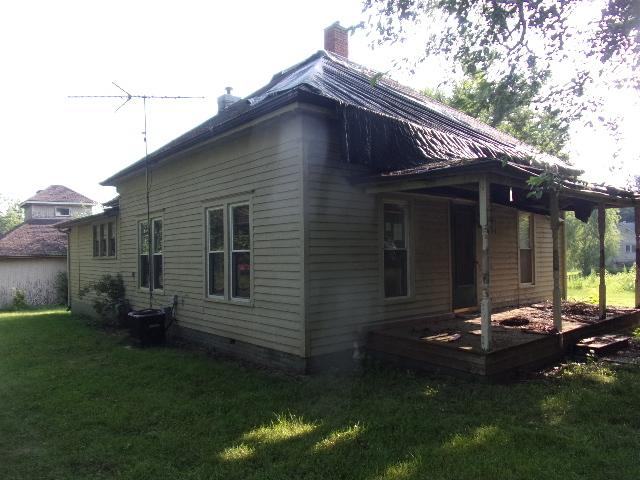 201 E N St, Waynesville, IL 61778 - photo 1