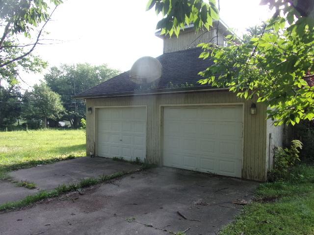 201 E N St, Waynesville, IL 61778 - photo 2