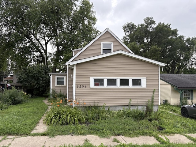 1204 W Macarthur Ave, Bloomington, IL 61701 - photo 1