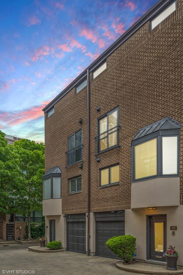 1318 N Sutton Pl, Chicago, IL 60610 - photo 1