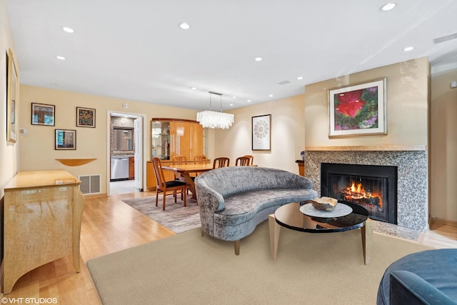 1318 N Sutton Pl, Chicago, IL 60610 - photo 4