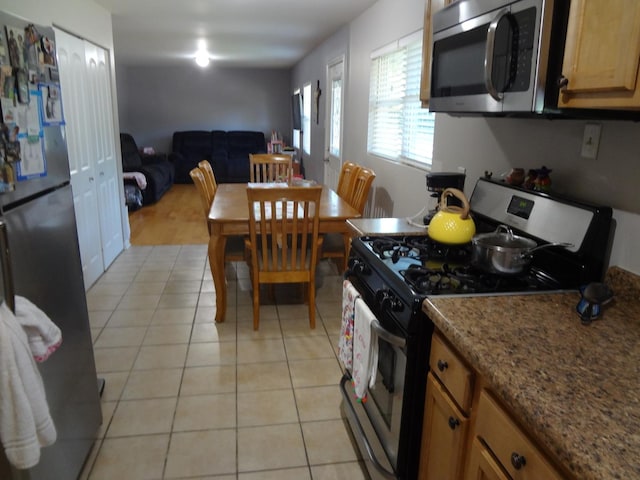 989 Berkley St, Carpentersville, IL 60110 - photo 18