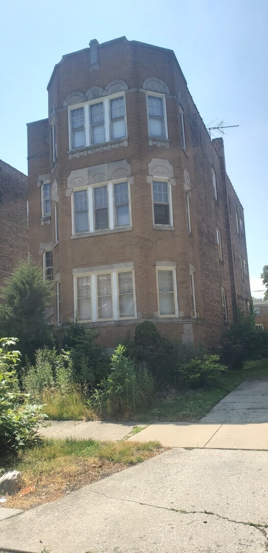 8840 S Dante Ave, Chicago, IL 60619 - photo 9