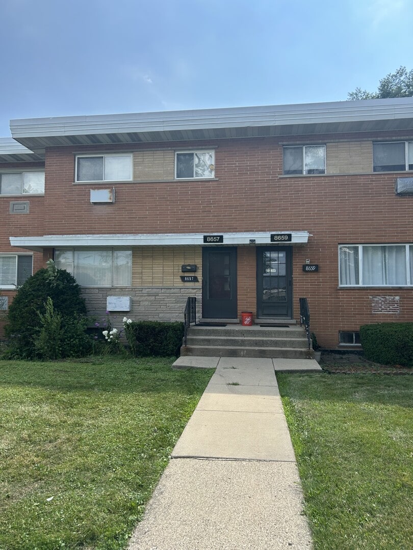 8657 Gregory Ln Unit 7, Des Plaines, IL 60016 - photo 2