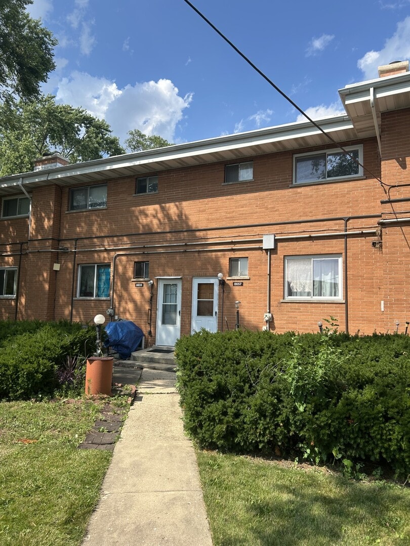 8657 Gregory Ln Unit 7, Des Plaines, IL 60016 - photo 3