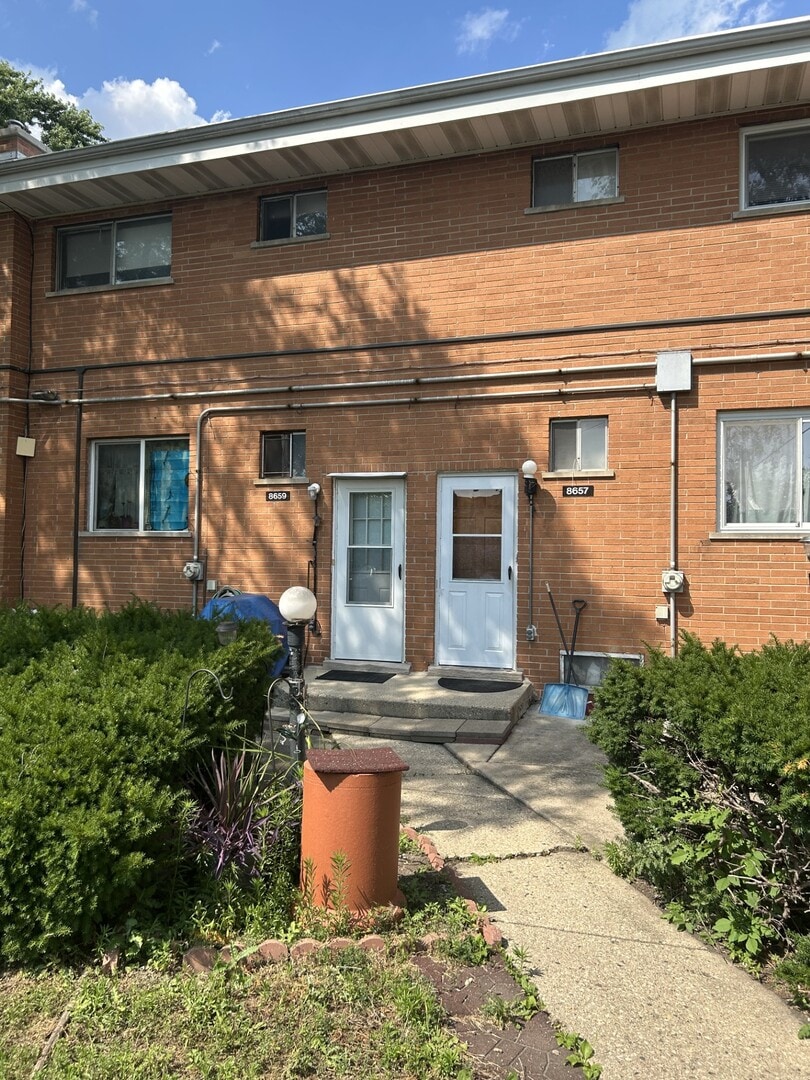 8657 Gregory Ln Unit 7, Des Plaines, IL 60016 - photo 4
