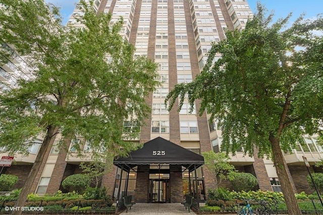525 W Hawthorne Pl Unit 2905, Chicago, IL 60657 - photo 1