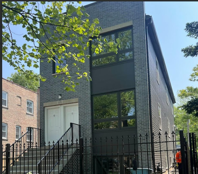 1051 N Springfield Ave, Chicago, IL 60651 - photo 1