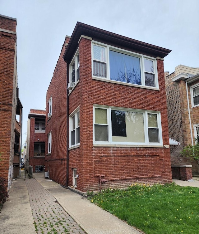 3453 N Harding Ave, Chicago, IL 60618 - photo 1