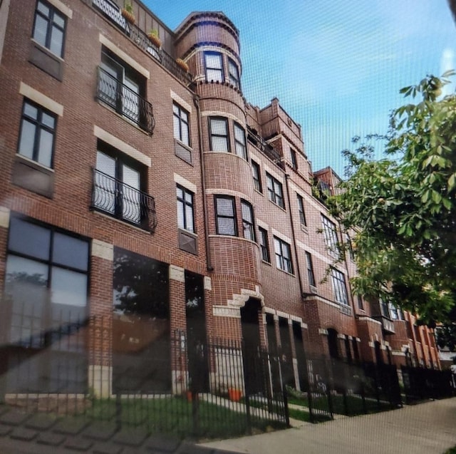 529 N Racine Ave Unit 3, Chicago, IL 60642 - photo 1
