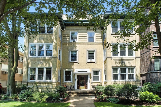 520 W Roscoe St Unit 2W, Chicago, IL 60657 - photo 1