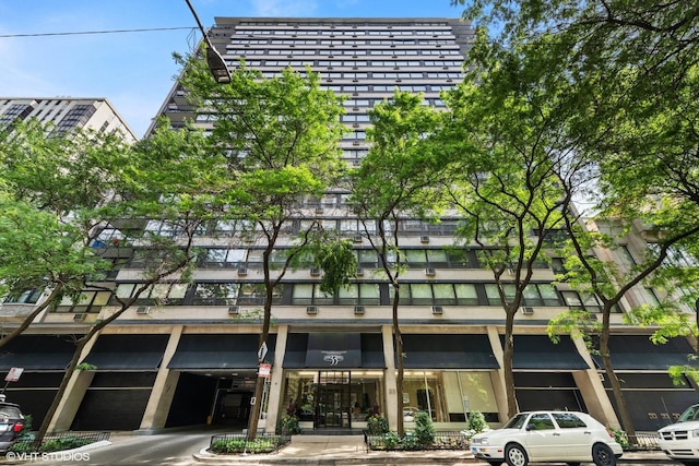 33 E Cedar St Unit 8H, Chicago, IL 60611 - photo 1