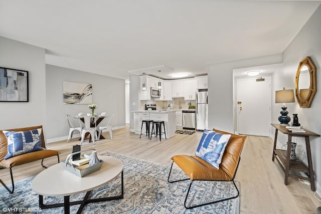 33 E Cedar St Unit 8H, Chicago, IL 60611 - photo 2