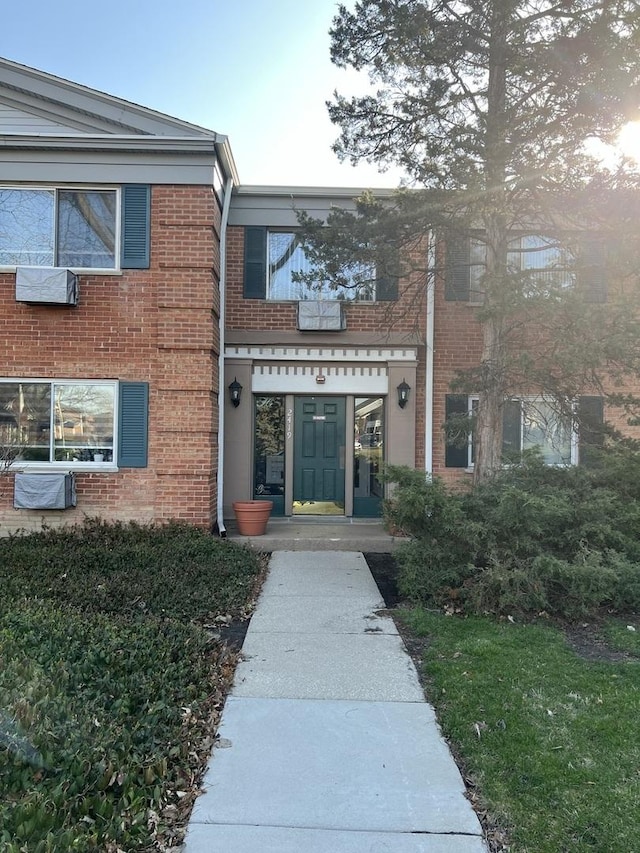 2419 S Goebbert Rd Unit 210, Arlington Heights, IL 60005 - photo 1
