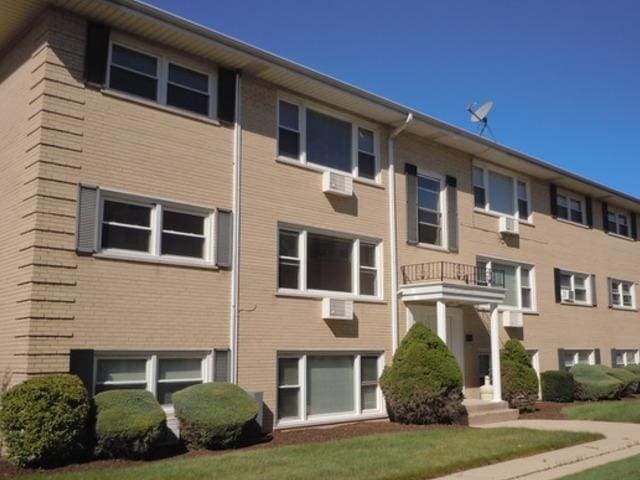 5037 N E River Rd Unit 1B, Norridge, IL 60706 - photo 1