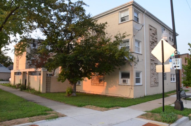 5858 W Addison St Unit 2-C, Chicago, IL 60634 - photo 1