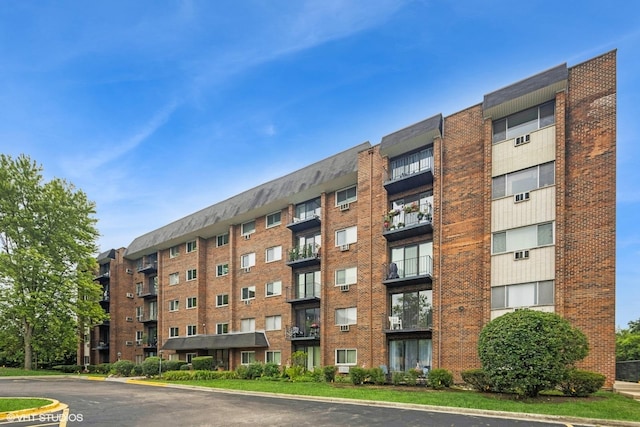 4721 Saint Joseph Creek Rd Unit 1B, Lisle, IL 60532 - photo 1