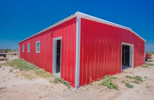 view of outdoor structure featuring an outdoor structure