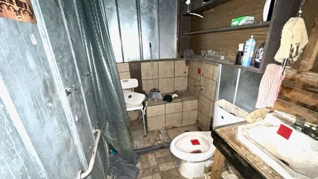 bathroom featuring toilet and a sink