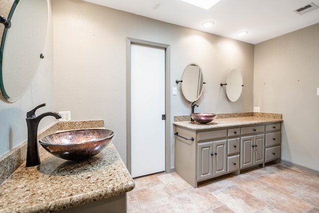 full bath featuring recessed lighting, baseboards, visible vents, and vanity