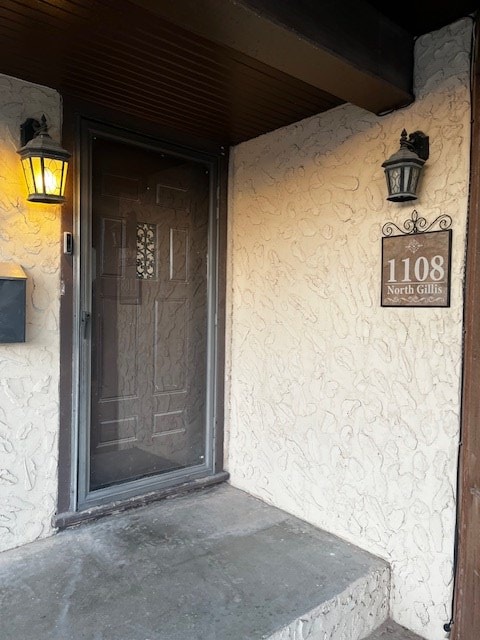 entrance to property with stucco siding