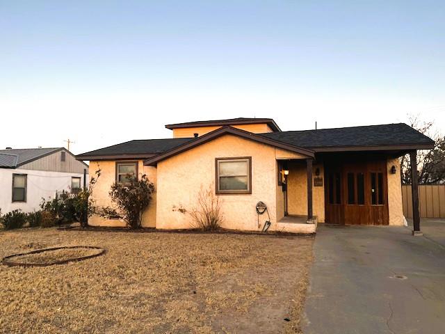 view of front of home featuring fence and stucco siding