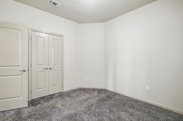 unfurnished bedroom with carpet flooring and a closet
