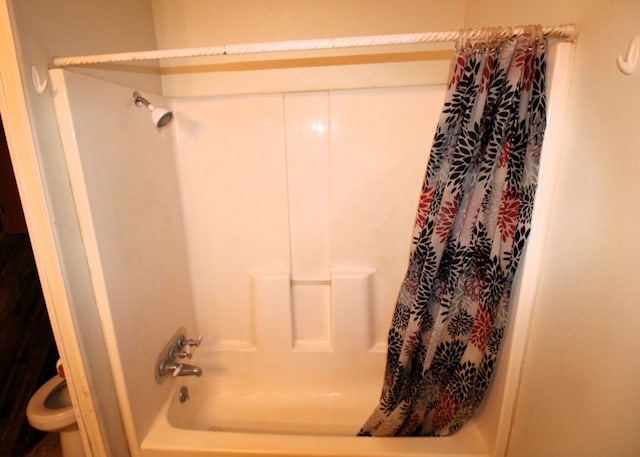 full bath with shower / bath combo and toilet