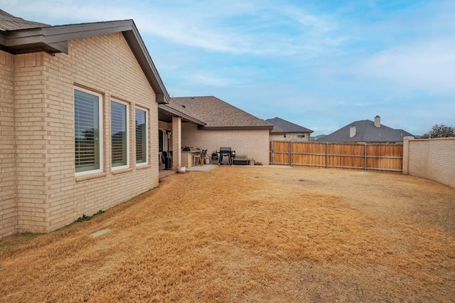 view of yard featuring a fenced backyard